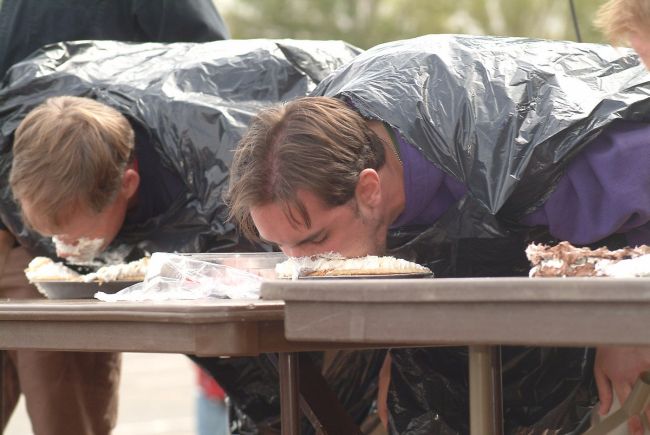 Seattle_-_Pie-eating_contest_2003